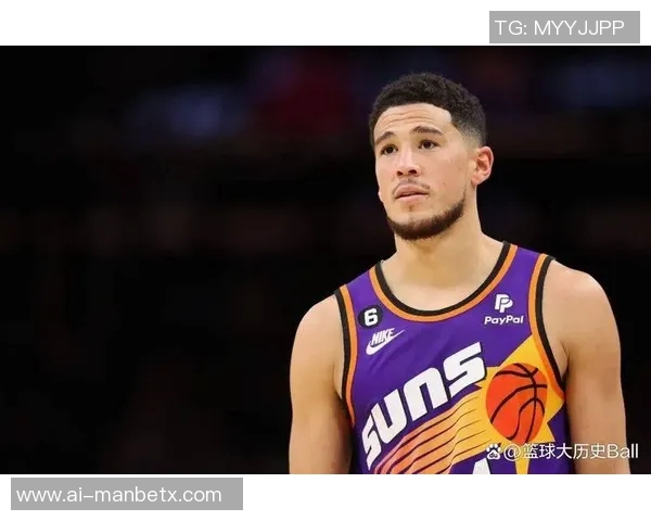 布克半场表现出色11投5中斩获17分4助攻三分球命中率高达667